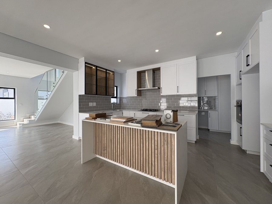 5 Bedroom Property for Sale in Sandown Western Cape